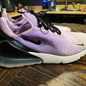 Women’s size 10, Nike air max 270
